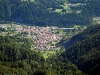 Il paese di Lozzo di Cadore dai pressi della Croda dei Rondoi, lungo l\'omonimo anello escursionistico.