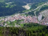 Lozzo di Cadore ripreso da Soracrode a metà primavera; si nota la tangenziale sulla quale scorre tutto il traffico della vallata.