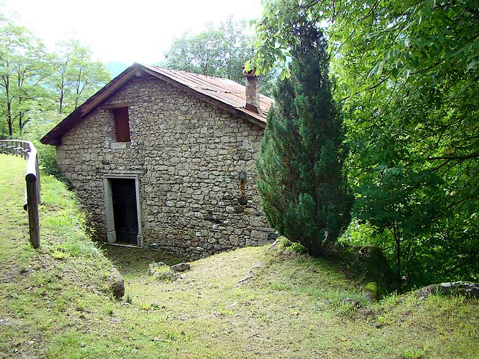 Il mulino detto dei Pinza visto da Revìs.