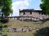 La roggia vista dal basso, dal percorso di visita al complesso di archeologia industriale.