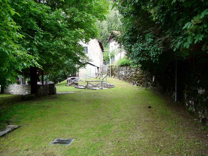 Lo slargo pianeggiante nelle adiacenze dell'area della Roggia. Si intravvedono il mulino Calligaro e Del Favero