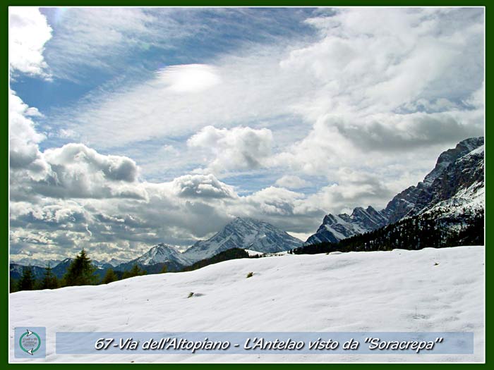 foto: panorama verso l'Antelao dai tabià di Soracrepa a Pian dei buoi, sulla Via dell'Altopiano