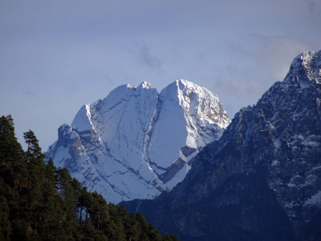 Monte Brentoni dal capitello Regina Pacis sopra Reane (Auronzo)