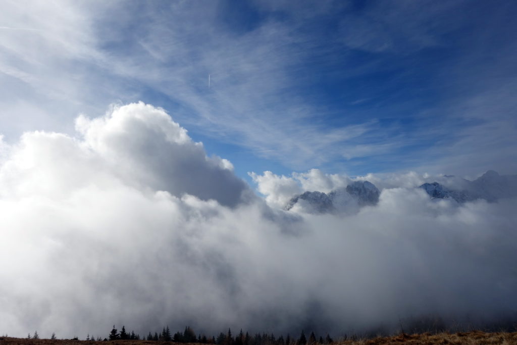 Nubi in evoluzione dal Monte Zovo: si riconosce l