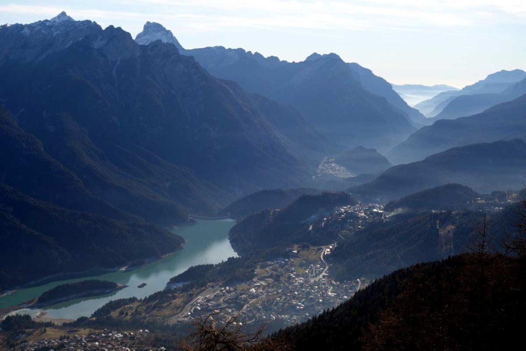 Dalla Cima dei Preti al M. Serva dalla Cresta di Croda con vista sul lago Centro Cadore