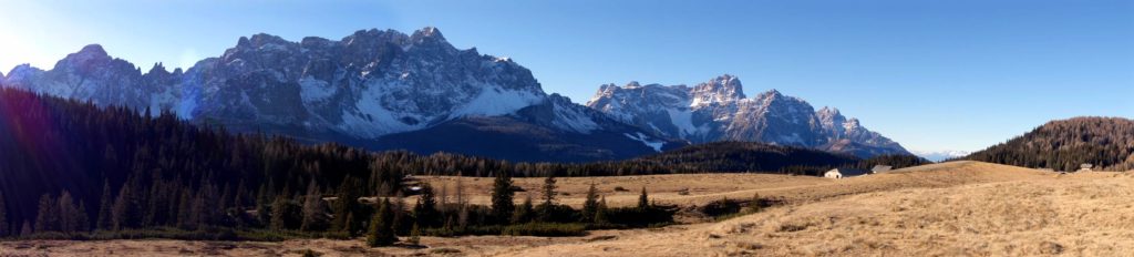 Panoramica da Malga Nemes sui gruppi del Popera e dei Tre Scarperi