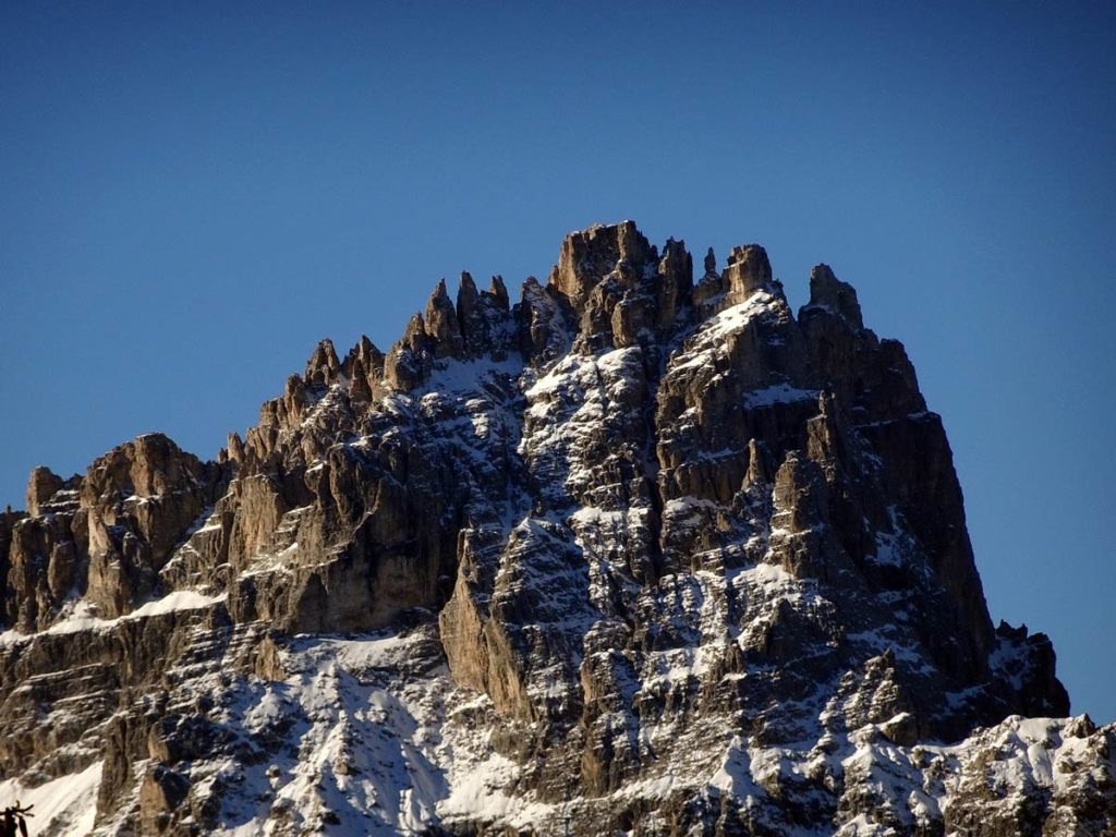 Particolare della Punta Tre Scarperi da Vallorera, nei pressi di Malga Nemes