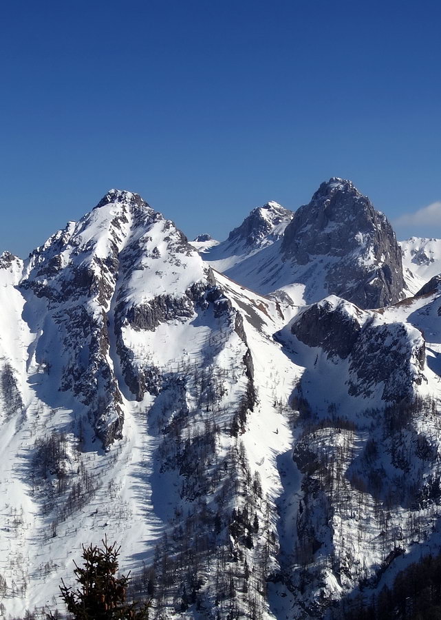 Tudaio di Razzo e Crodon di Tiarfin dal Monte Verna