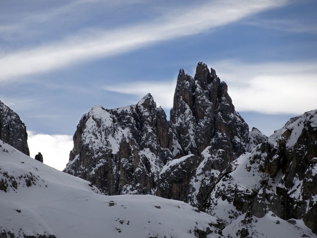 Cima Cadin di NO oltre le pendici del Col de le Bisse, dalla strada per le Tre Cime