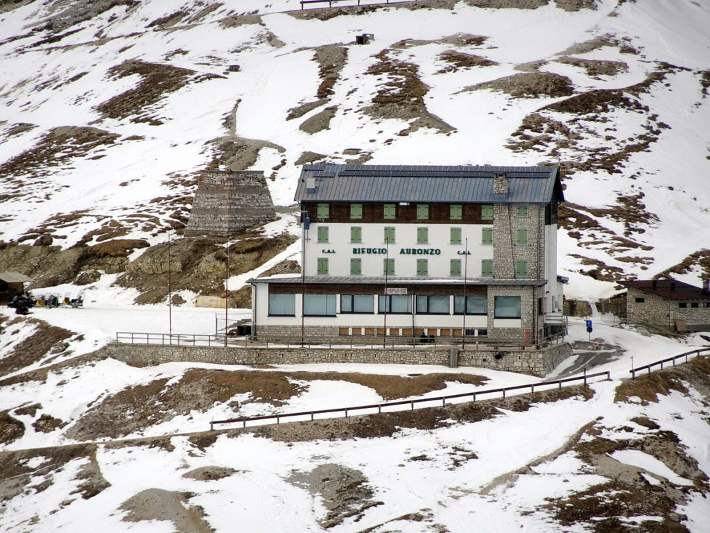 Il rifugio Auronzo dalle Cianpedele