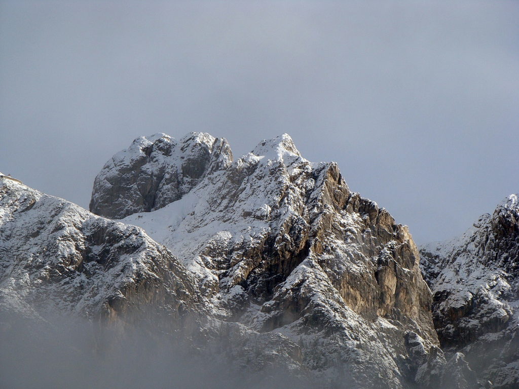 Cima Bragagnina e Cima dei Landre dopo una spruzzata di neve, da Lozzo di Cadore