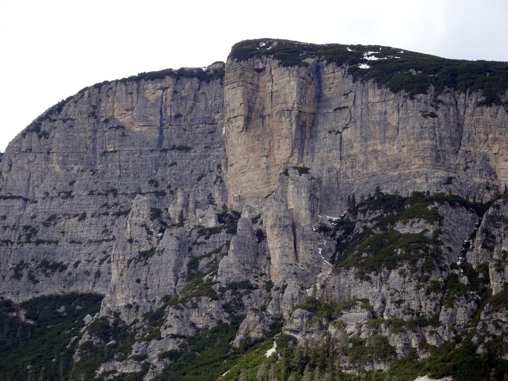 Guglia Giuliana sotto le pareti del M. Popena dalla 