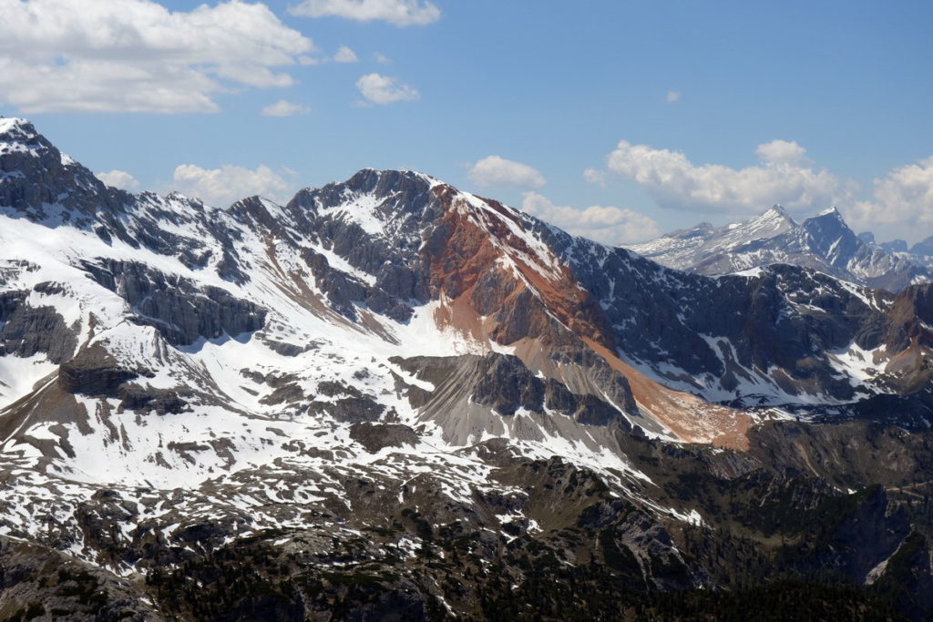 Piccola Croda Rossa con i segni della frana da essa staccatasi il 20 agosto 2016, salendo al Picco di Vallandro