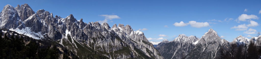 Panorama dal M. Brentoni alla Creta di Mimoias ripreso dall