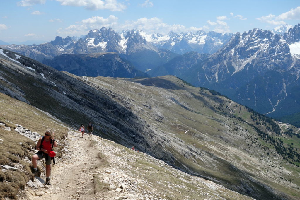 Salendo al Picco di Vallandro: veduta verso i Cadini di Misurina, le Marmarole e il Cristallino di Misurina