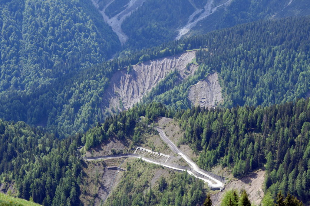 La strada che collega l