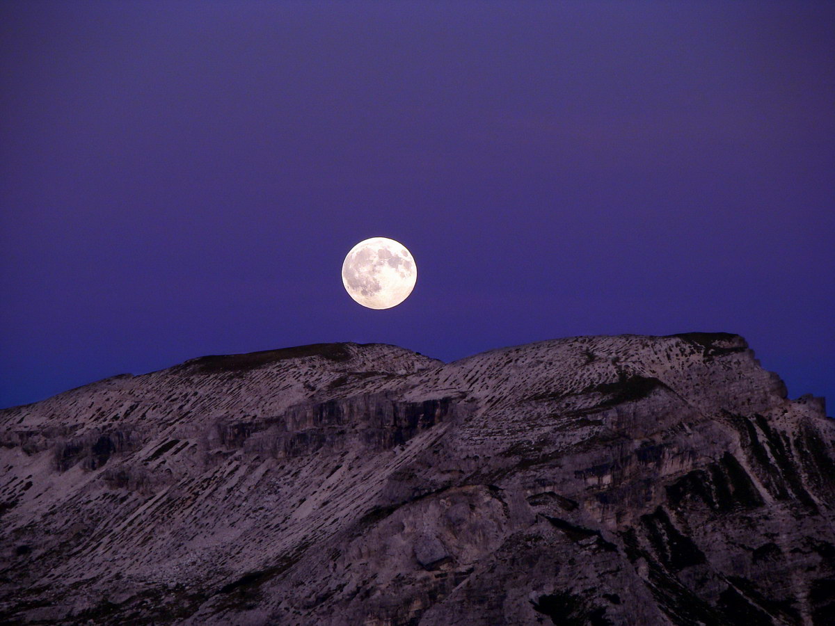 Luna sorgente sulle Cianpedele da Monte Piana