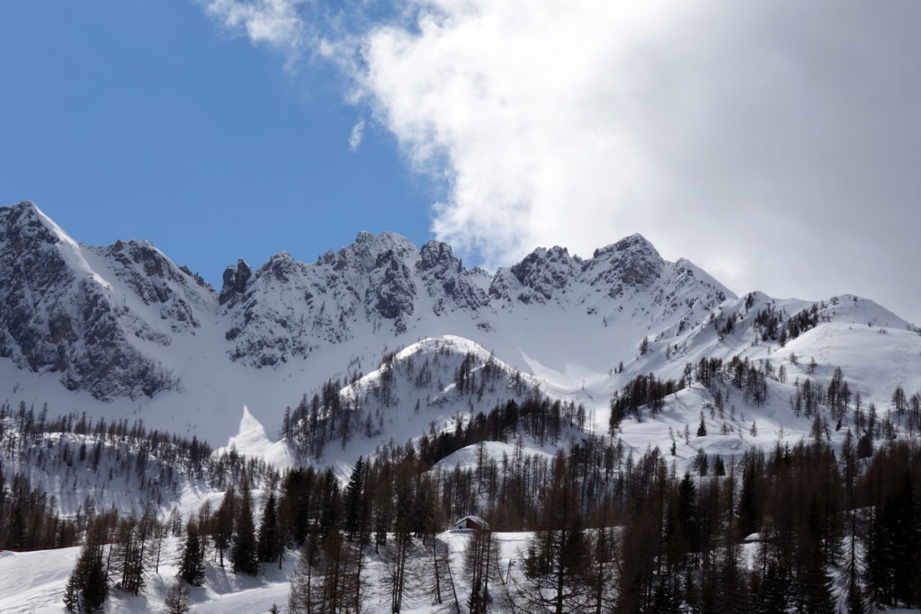 Dai pressi di Casera Sottopiova verso i Tudai di Razzo: Cima Est del Tudaio di Razzo e Tudaio di Razzo vero e proprio. A d. del Tudaio il Col di Sòla